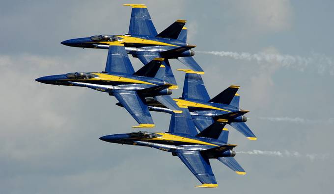 blue-angels-squadron-in-flight
